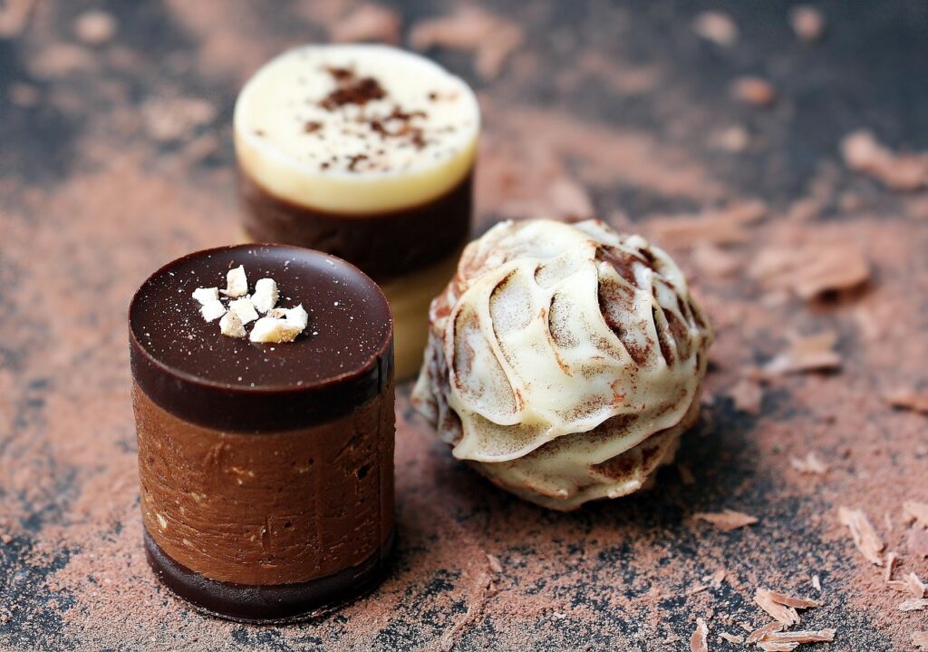 https://pixabay.com/nl/photos/chocolaatjes-chocola-confiserie-1737503/